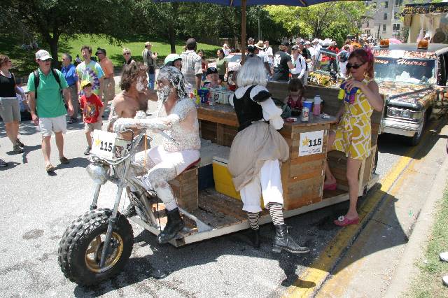 2006_ArtCar_3_Parade 261 